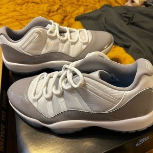 Air Jordan 11 Retro Low White Cement Grey University Blue Mens Size 13